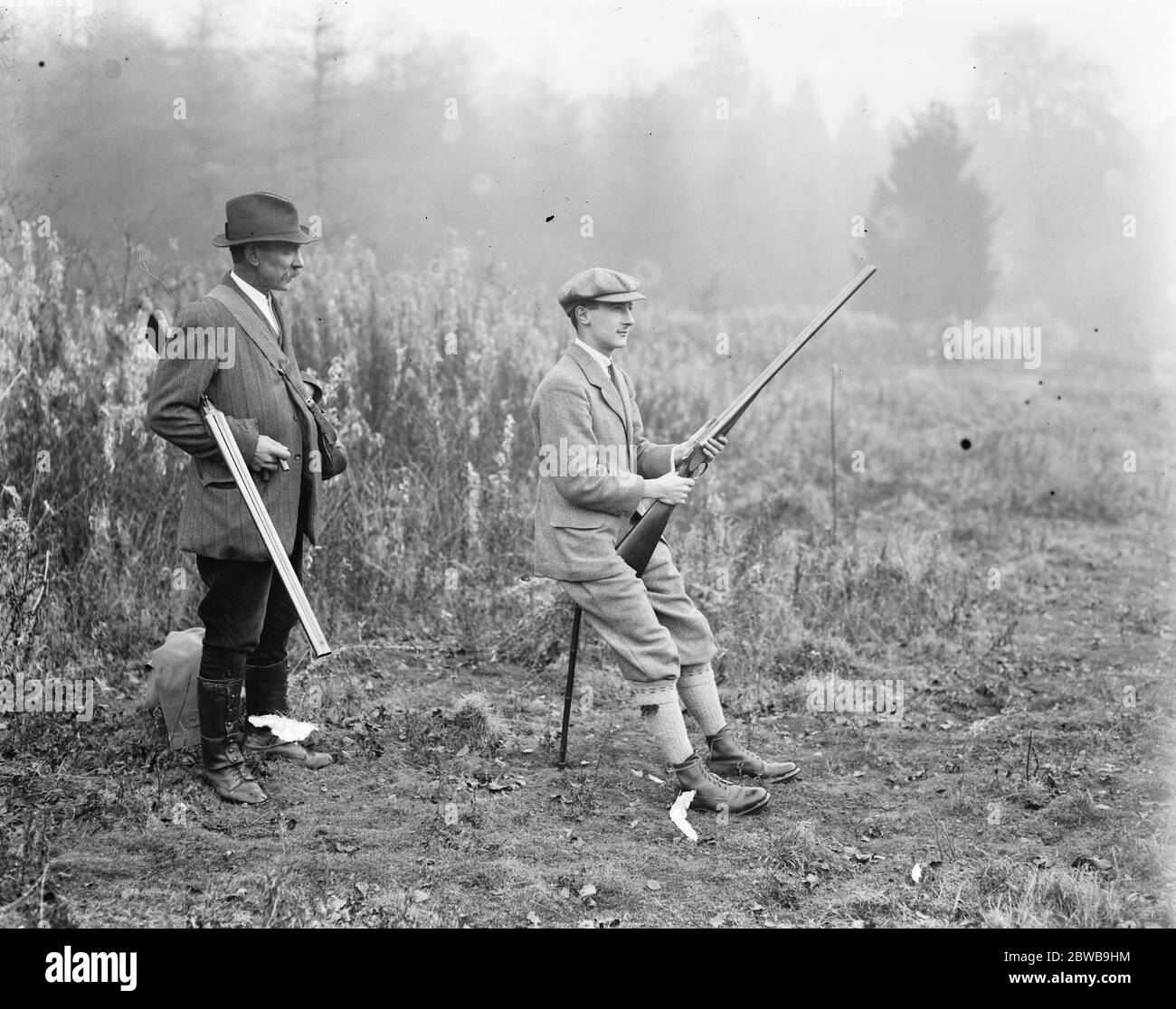 Marquess de la fiesta de tiro de Ailesbury en Savernake Forest , Marlborough , Wiltshire . Lord Ossulston 23 de noviembre de 1922 Foto de stock