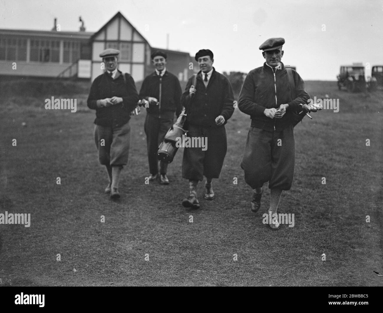 Jugadores del Arsenal Football Club en los enlaces de golf Dyke en Brighton . Tom Parker, derecha 1932 Foto de stock