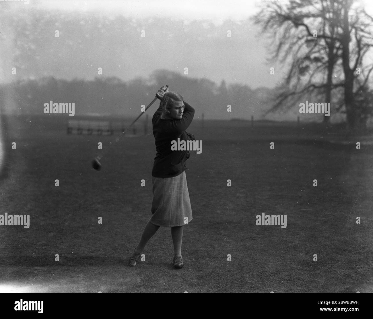 Asociación de deportes de automóvil de mujeres abre reunión de golf en el club Wentworth. Señorita Barbara Millar. Foto de stock