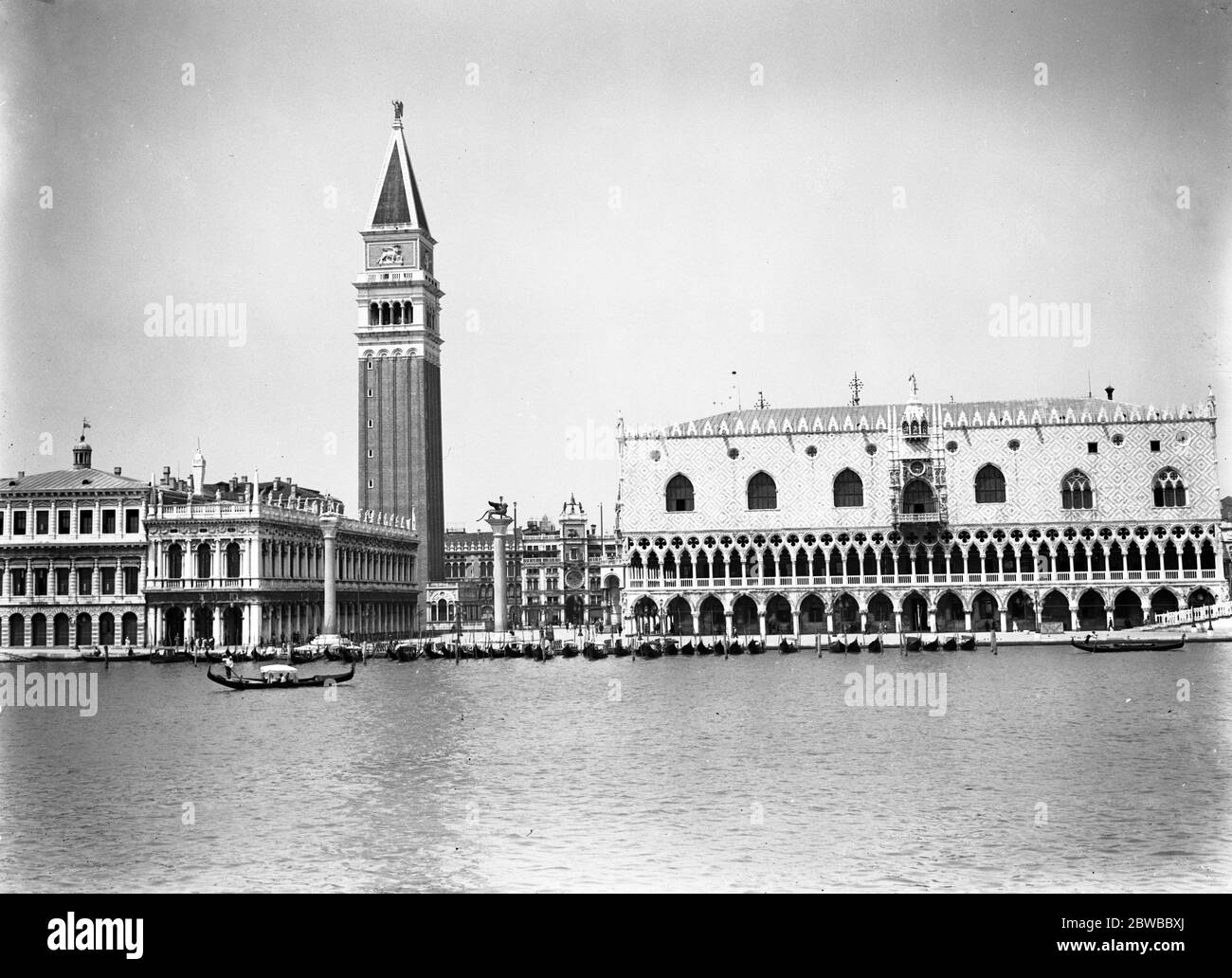 Venecia; Campanile y Palacio Ducal y Plaza de San Marcos. Foto de stock