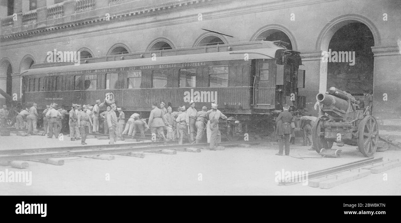 Un famoso carruaje ferroviario a disposición del Mariscal Foch durante la Guerra y que el Armisticio fue firmado, instalado en los inválidos 30 de abril de 1921 Foto de stock