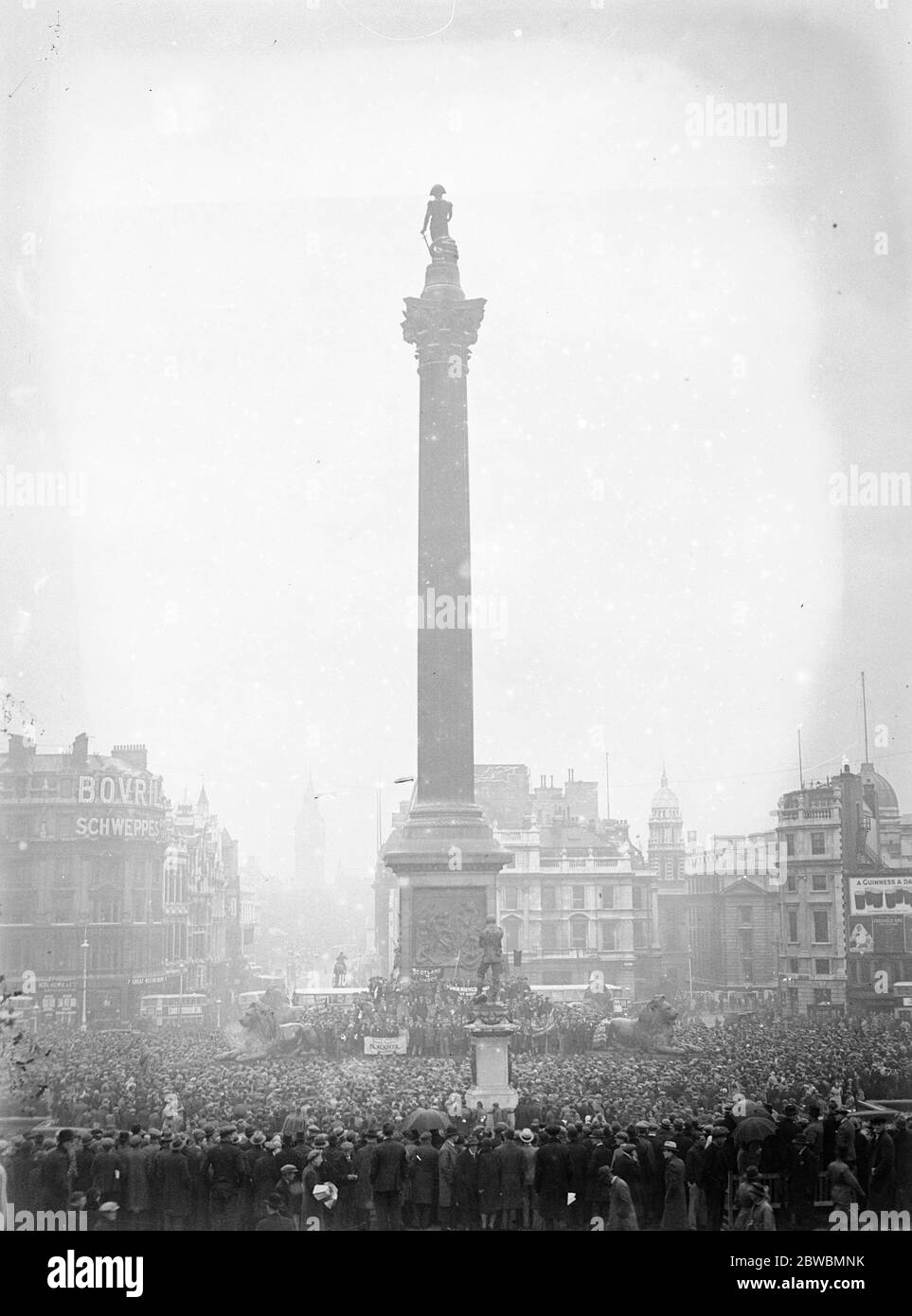 Gran reunión de masas en Trafalgar Square para protestar , con las marchas de hambre contra la prueba de los medios 30 de octubre de 1932 Foto de stock