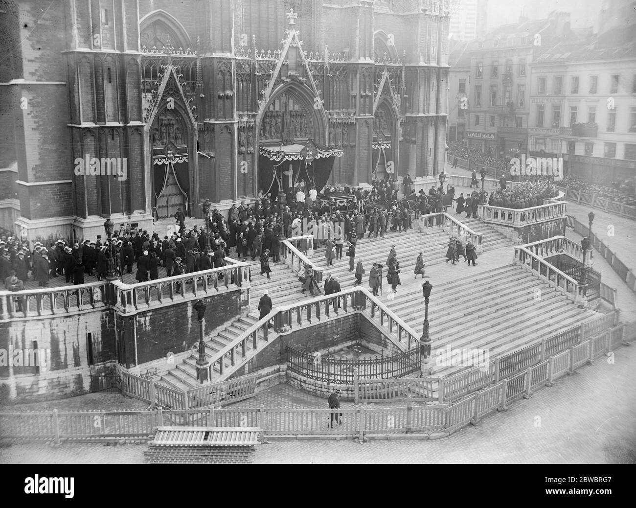Cardenal Mercier . Impresionante ceremonia funeraria en Bruselas. La llegada a la Catedral de Gudule. 28 de enero de 1926 Foto de stock