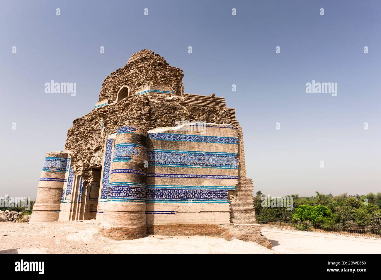 Tumba de Bibi Jawindi en necrópolis de la Unidad Central del Habitáculo, Unidad Central del Habitáculo Sharif, distrito de Bahawalpur, provincia de Punjab, Pakistán, Asia del Sur, Asia Foto de stock