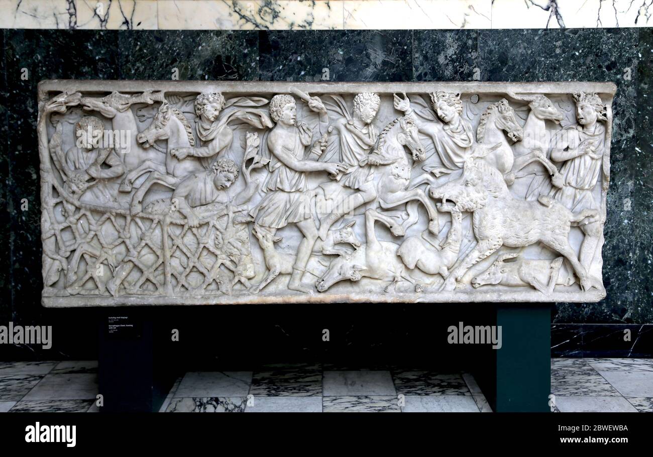 Sarcófago romano que representa una caza con red. C. 225-250 AD. Relieve de mármol. NY Carlsberg Glyptotek, Copenhague, Dinamarca. Foto de stock