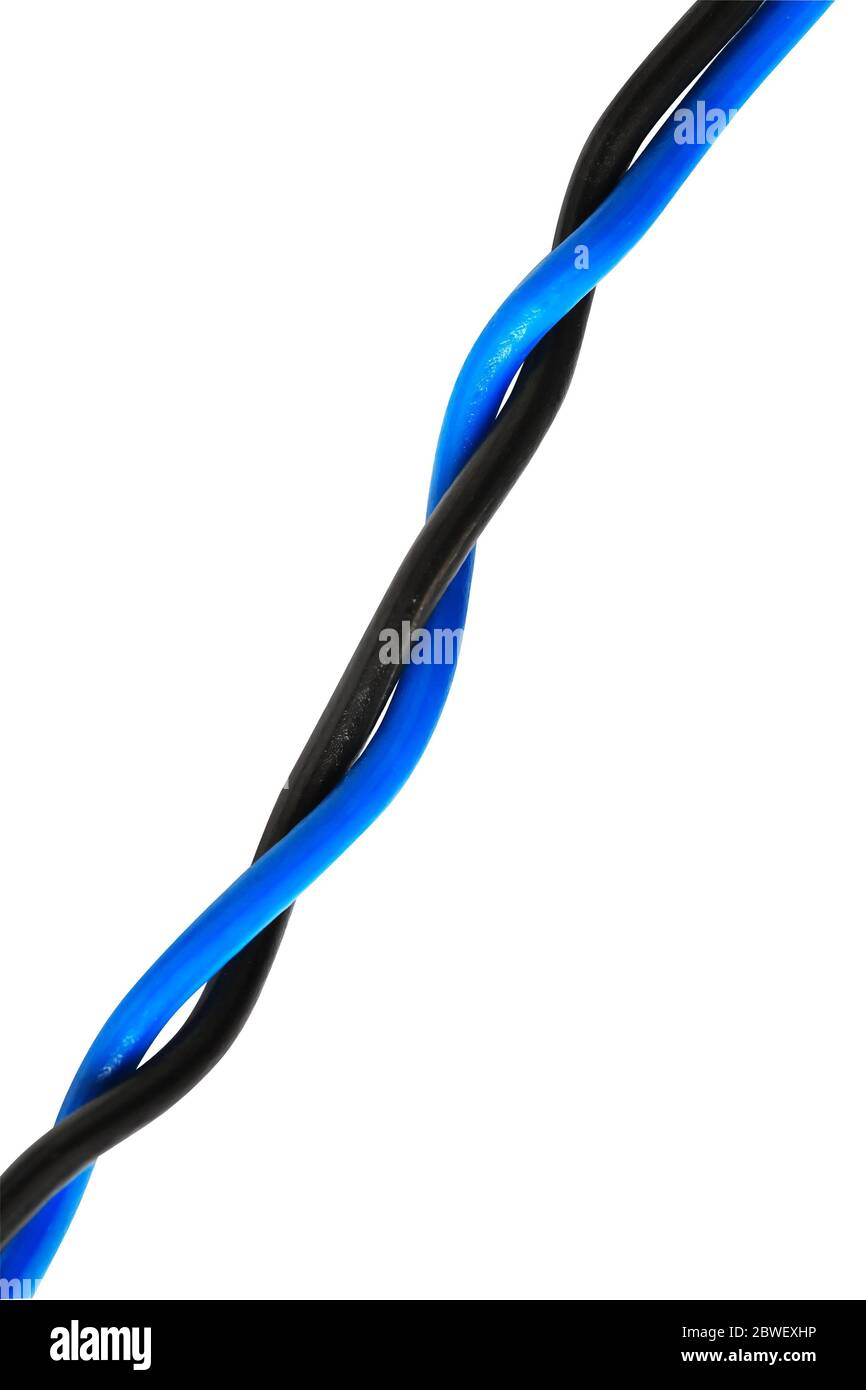 Cable eléctrico azul y negro aislado sobre fondo blanco Foto de stock
