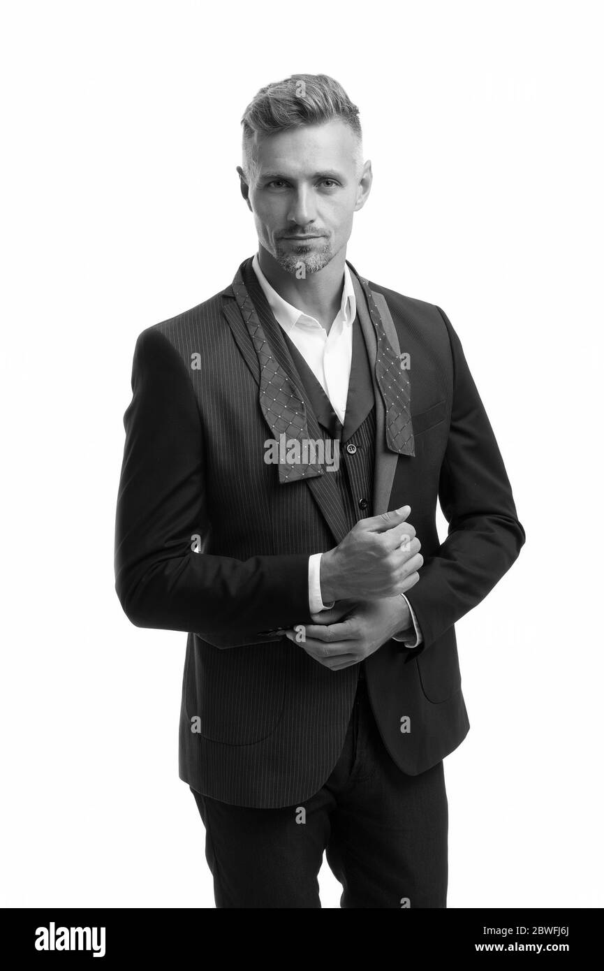 Accesorio elegante. Traje a medida. Tienda de moda. Servicio de alquiler de  trajes. Elegante conjunto de moda. Estilo moderno caballero. Un hombre  guapo bien cuidado lleva tuxedo. Ropa de moda. Traje para