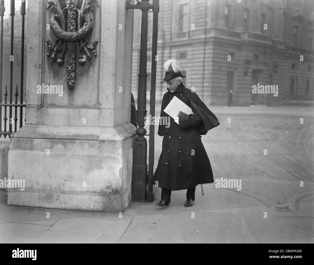 Investidura en el Palacio de Buckingham Coronel Dooner C B E 9 de febrero de 1922 Foto de stock