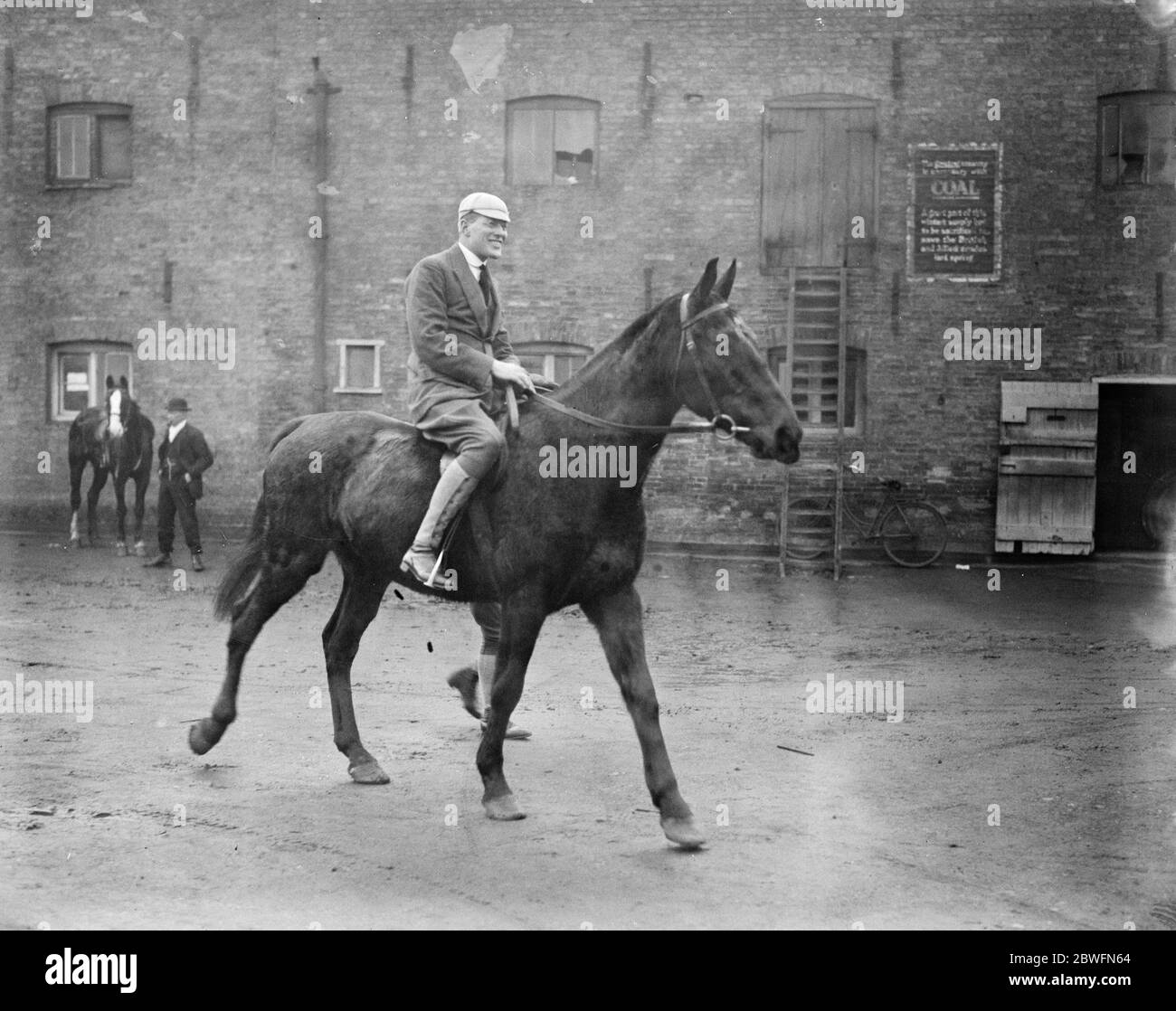 Los caballeros de la prueba Varsity . Sr. Hartley , el famoso golpe de Cambridge , siguiendo los faros azules de la luz . 2 de diciembre de 1922 Foto de stock