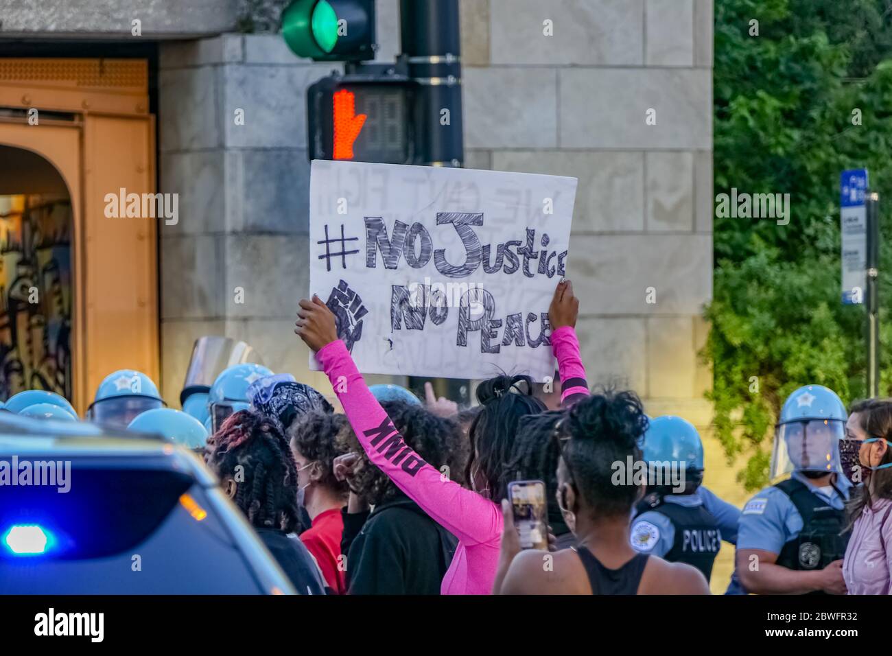 El barrio de Hyde Park de Chicago muestra protestas pacíficas después de la muerte de George Floyd por un oficial de policía de Minneapolis en 2020. Foto de stock