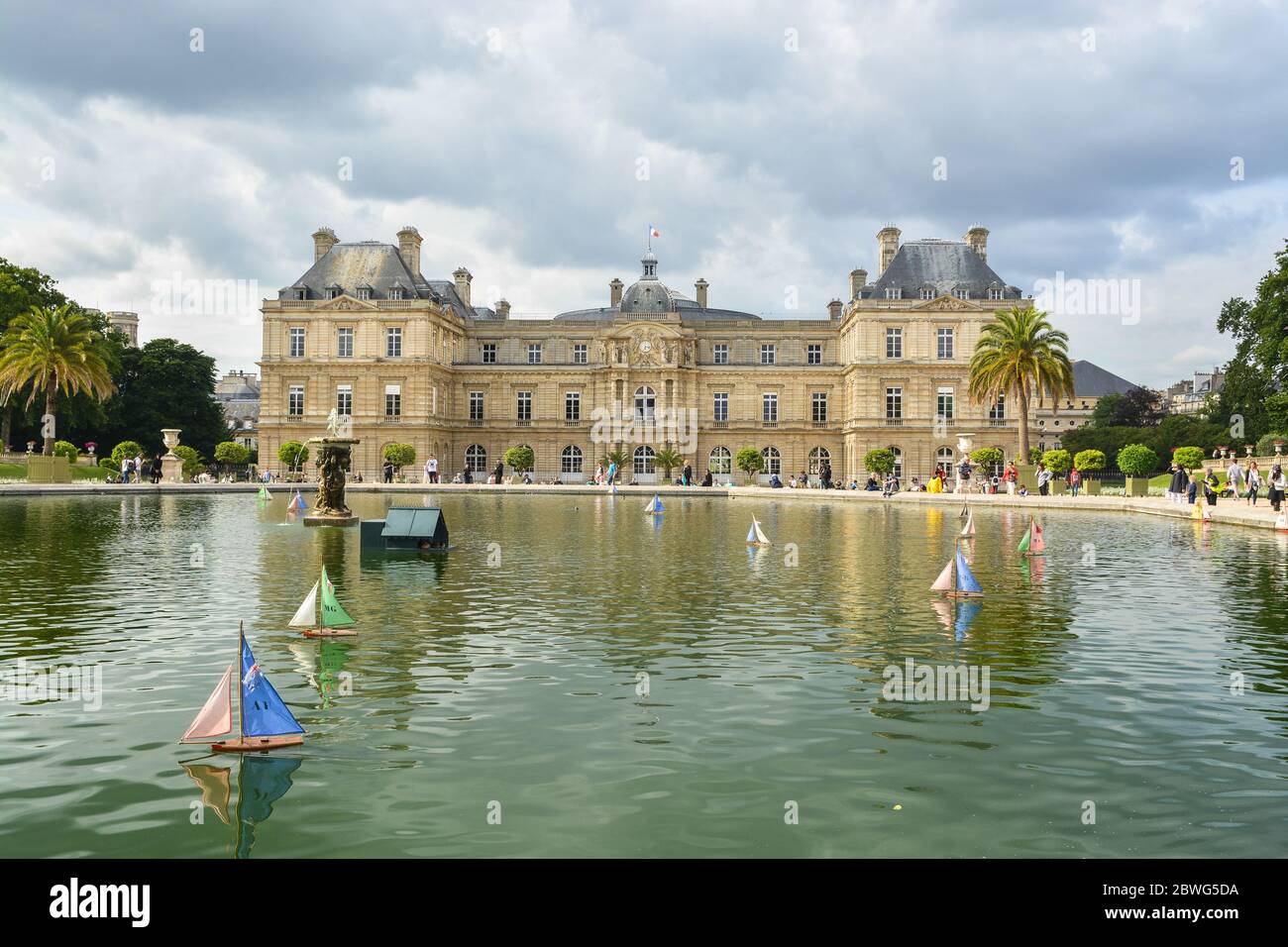 Jardines de Luxemburgo en París. Pintoresco parque en la capital de Francia. Foto de stock