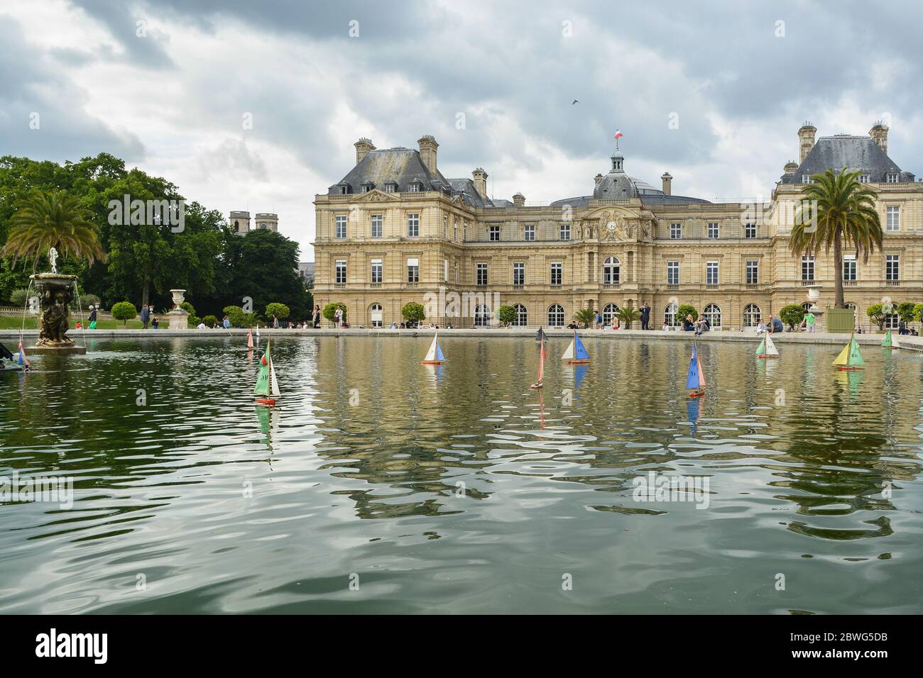 Jardines de Luxemburgo en París. Pintoresco parque en la capital de Francia. Foto de stock
