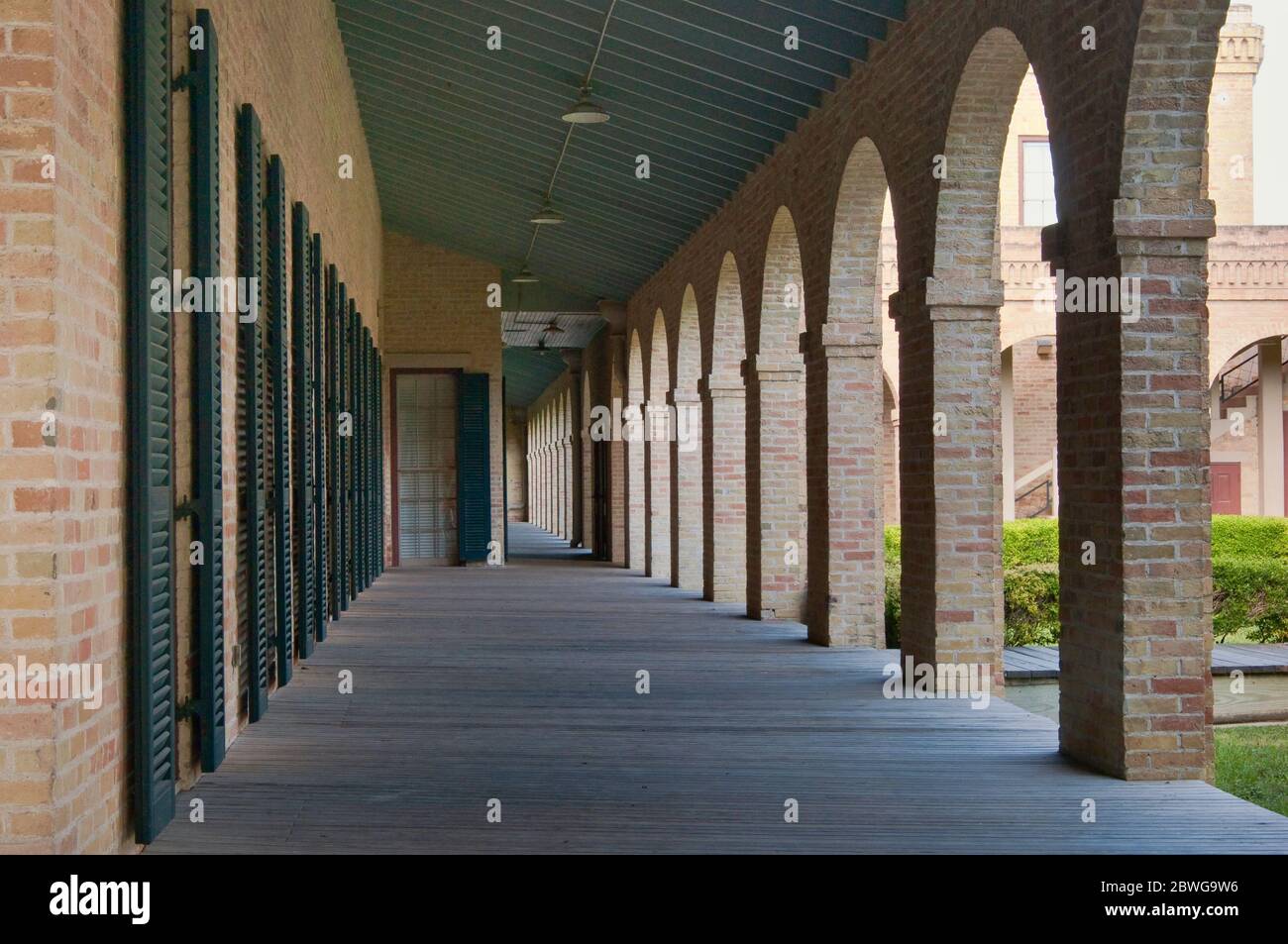 Arcadas En Gorgas Hall Universidad De Texas Texas Southmost College Antiguo Post Hospital En Fort Brown 1868 Brownsville Rio Grande Valley Texas Fotografia De Stock Alamy
