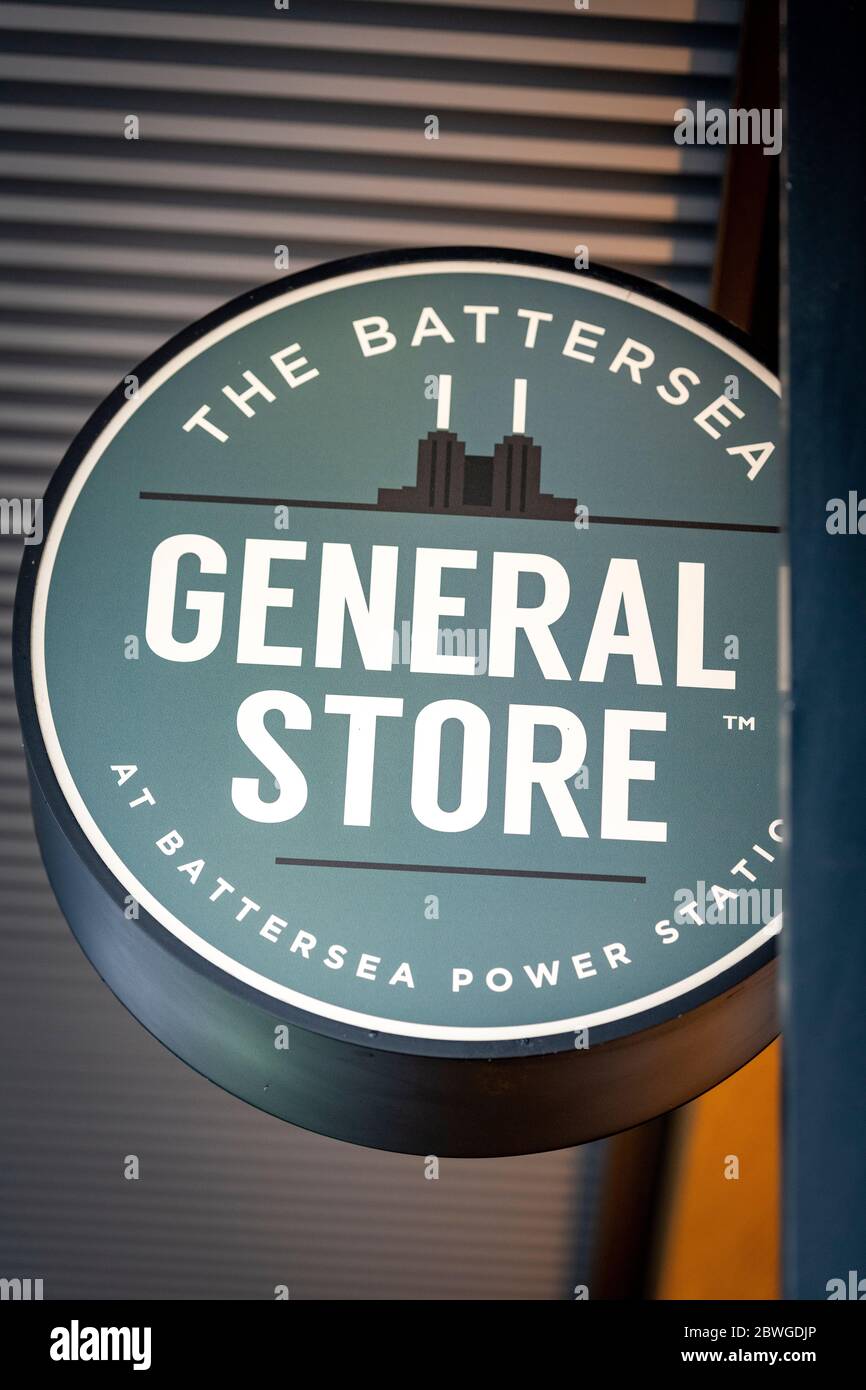 La tienda general de Battersea en la señalización de la central eléctrica de Battersea y la tienda Foto de stock