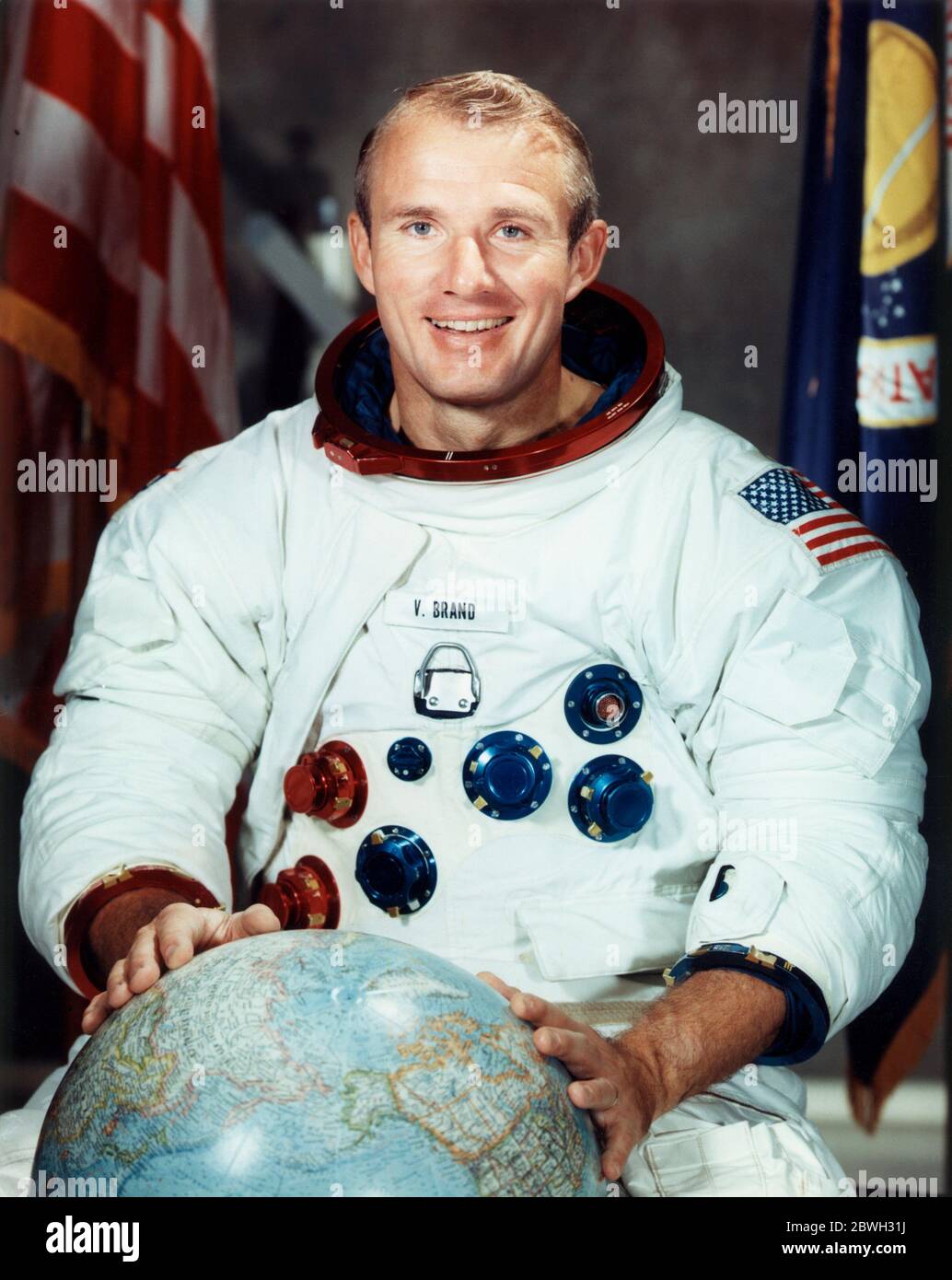 Vance DeVoe Brand, astronauta de la NASA, ex oficial naval y aviador estadounidense, ingeniero aeronáutico y piloto de pruebas Foto de stock