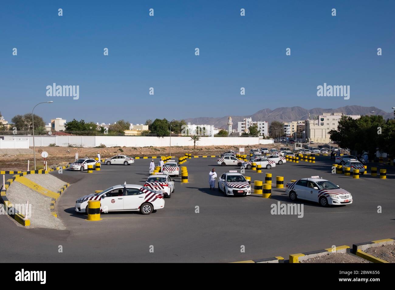 Vista elevada de la escuela de conducción, Muscat, Sultanato de Omán Foto de stock