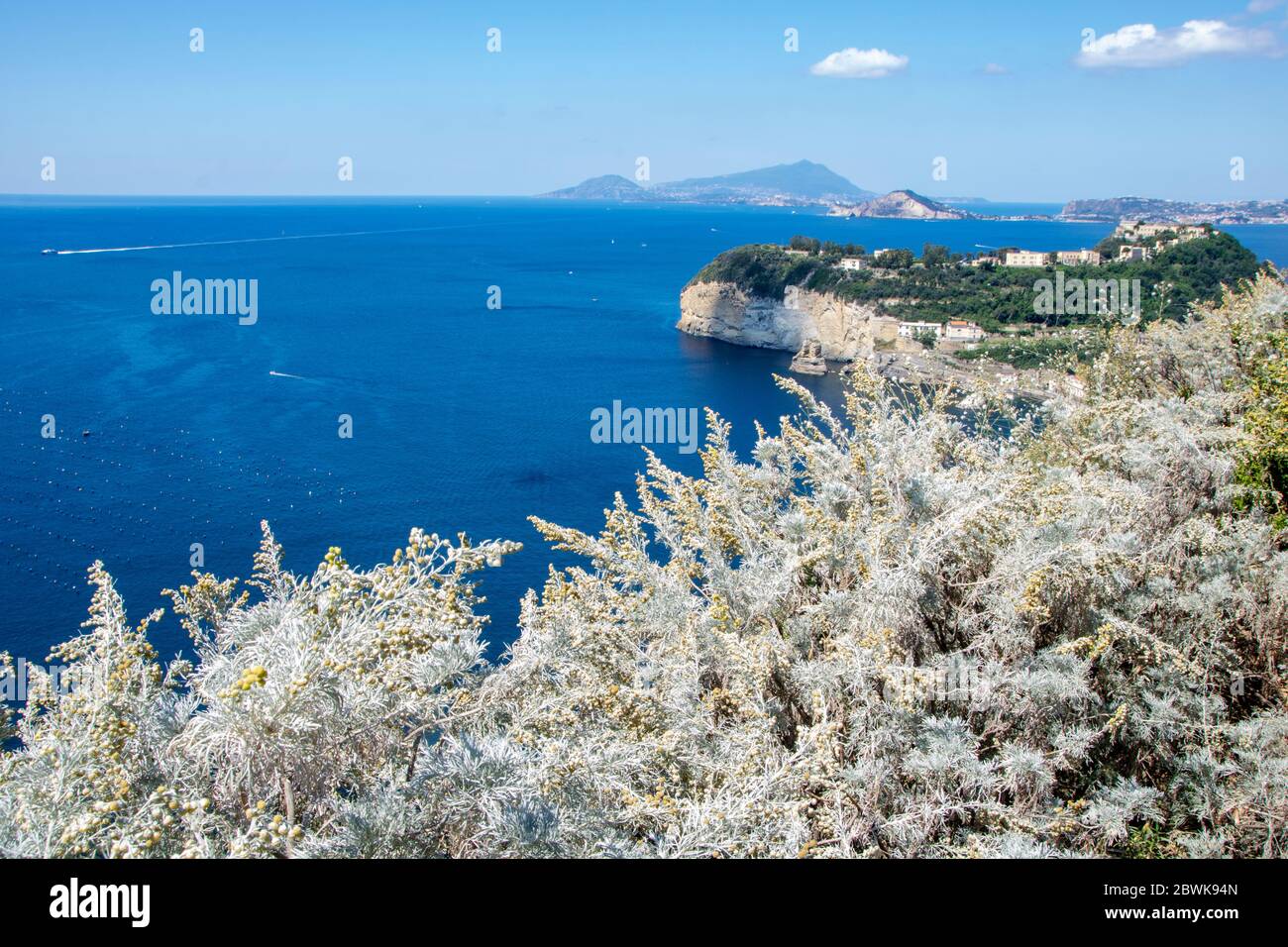 La isla de Nisida en Nápoles, Italia Fotografía de stock Alamy