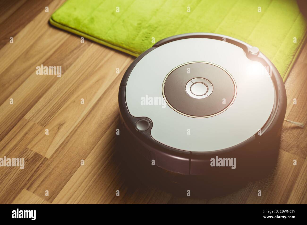 Robot limpiador fotografías e imágenes de alta resolución - Alamy