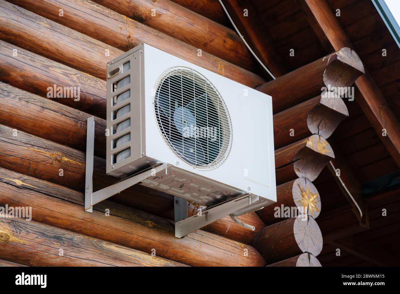 Unidad exterior de aire acondicionado fotografías e imágenes de alta  resolución - Alamy