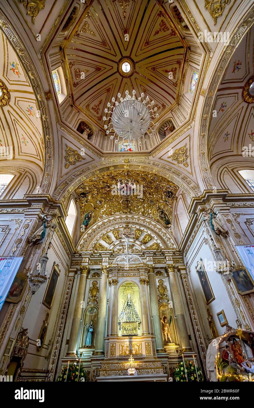 Estatua de la Virgen María Basílica Cúpula Altar nuestra Señora de la Soledad nuestra Señora Iglesia de la Señora Soledad Oaxaca México. Construido en 1690 Fotografía de stock - Alamy Estatua de la Virgen María Basílica Cúpula Altar nuestra Señora de la Soledad nuestra Señora Iglesia de la Señora Soledad Oaxaca México. Construido en 1690 Fotografía de stock - Alamy