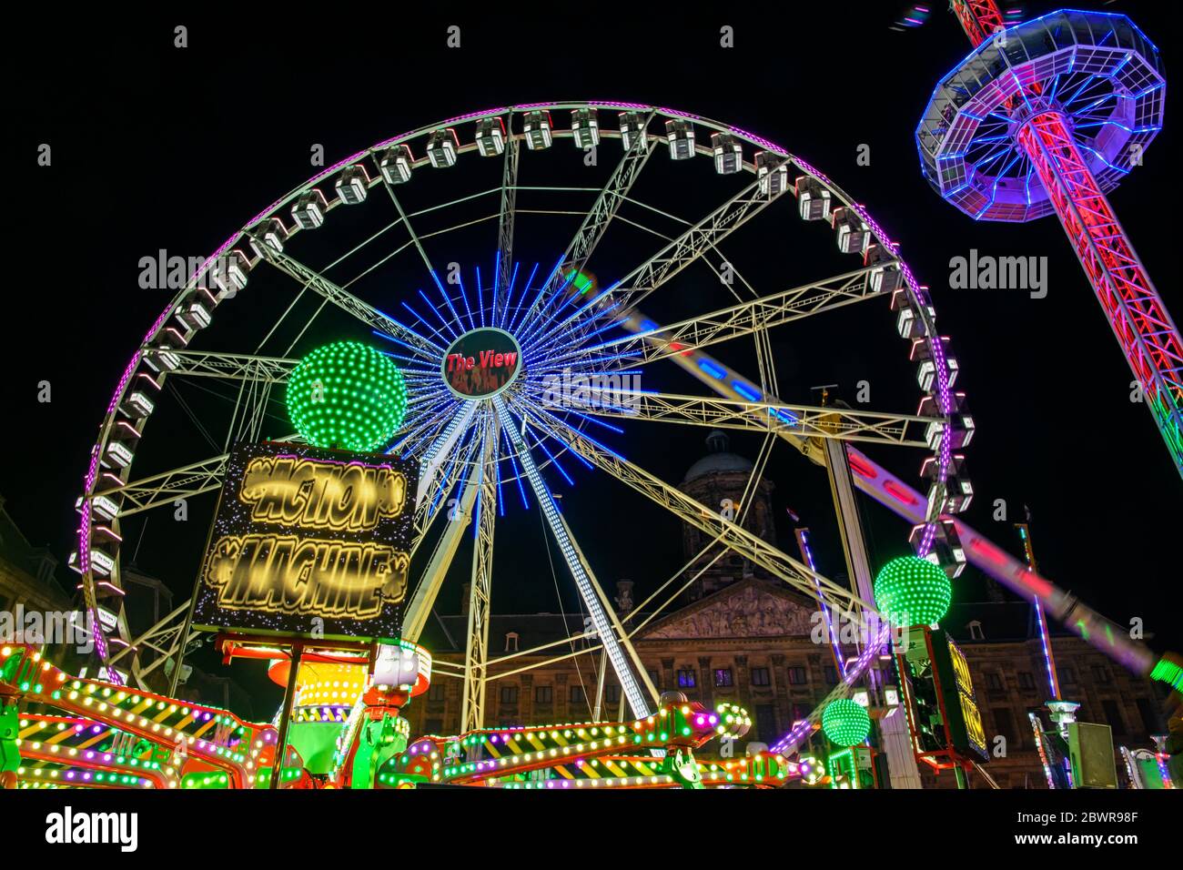 Dam Square Fun Fair Carnival paseos por la noche, Amsterdam, Holanda del Norte, Holanda. Foto de stock
