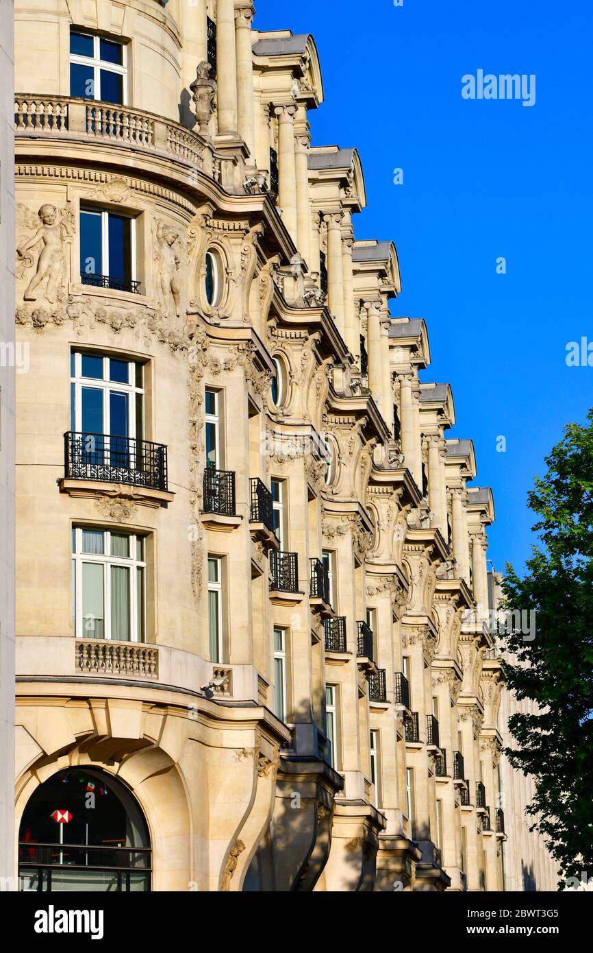 Edificio de la sede corporativa del banco HSBC, París, avenue Champs Elysées, Francia. Foto de stock