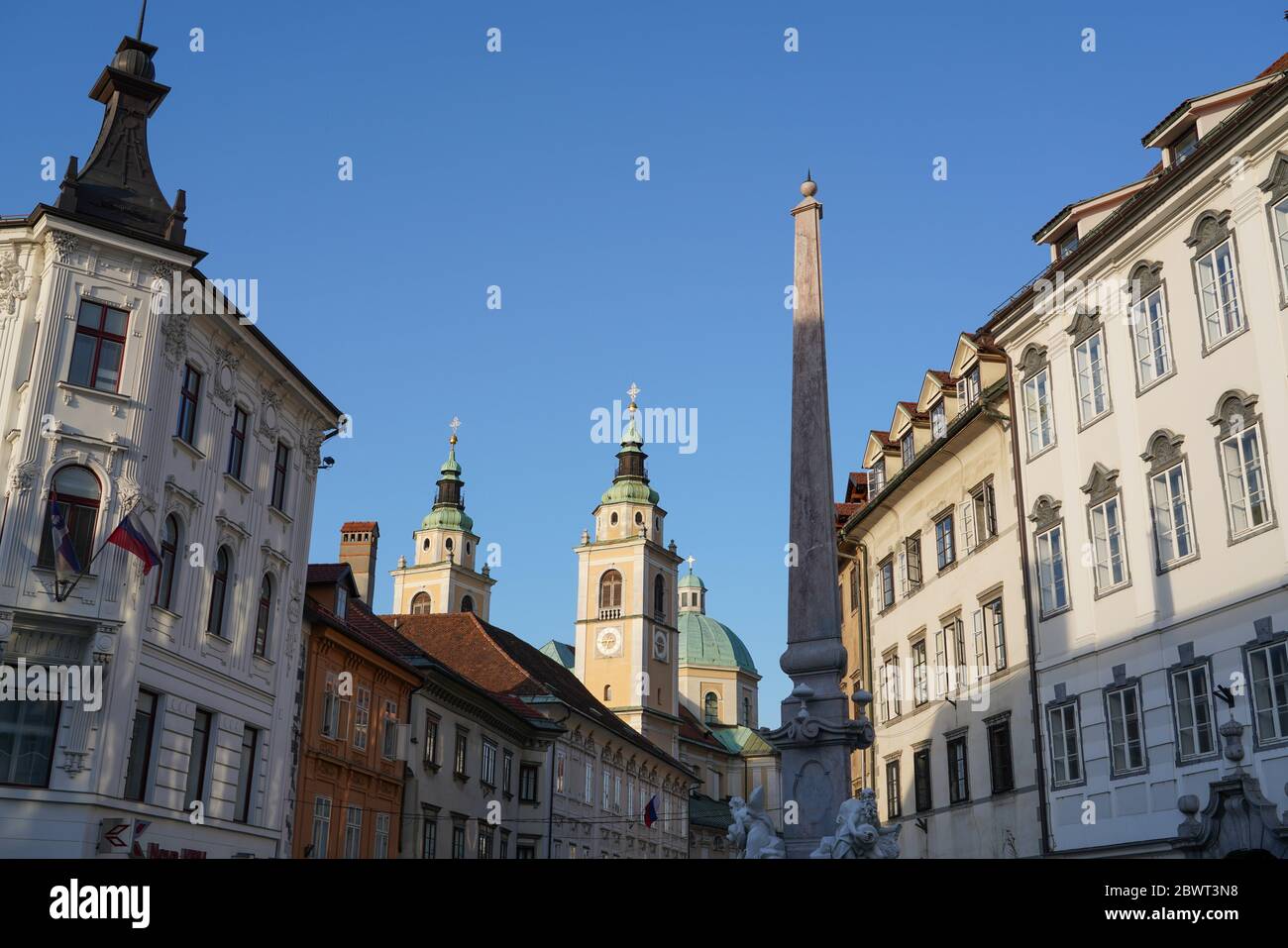 Catedral de Liubliana y Fuente Robba en la Plaza de la Ciudad, Liubliana, Eslovenia, Europa Foto de stock
