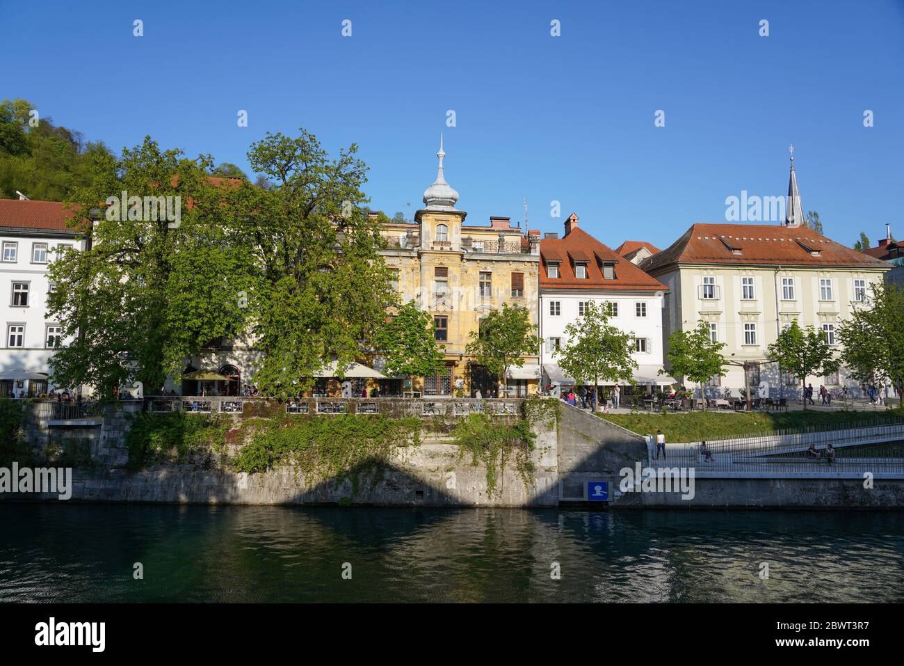 Río Ljubljanica, centro de Ljubljana, la capital y la ciudad más grande de Eslovenia, Europa Foto de stock