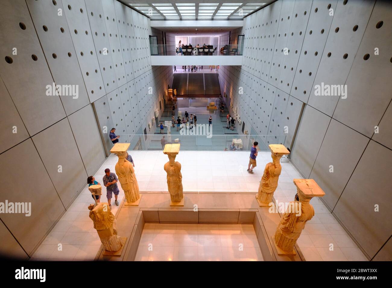 Las Caryatides se exhiben en el nuevo Museo de la Acrópolis, Atenas, Grecia, Europa Foto de stock