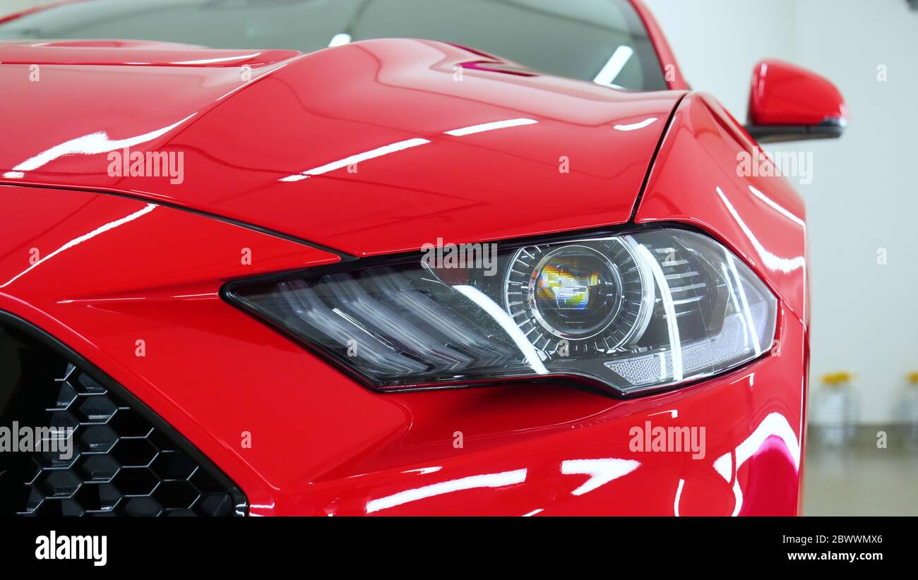 Desinfectante de aspiración para limpiar el interior de la cabina del coche. Moqueta de automovil Herramientas de limpieza mojada Lavar la moqueta del  coche Fotografía de stock - Alamy