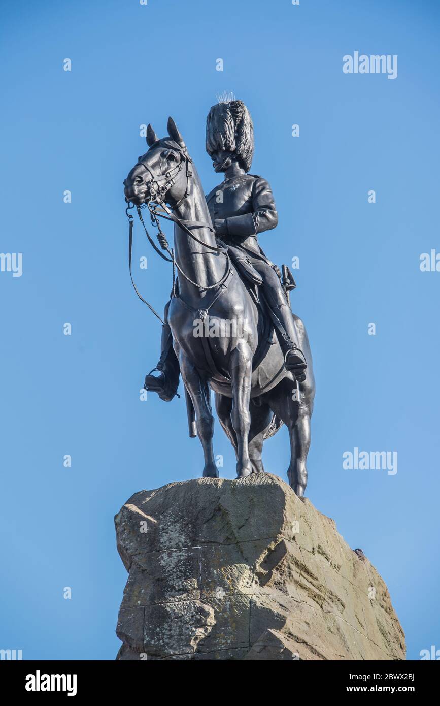Royal Scots Grays estatua conmemorativa a caballo en West Princes Street Gardens, Edimburgo, Escocia Foto de stock