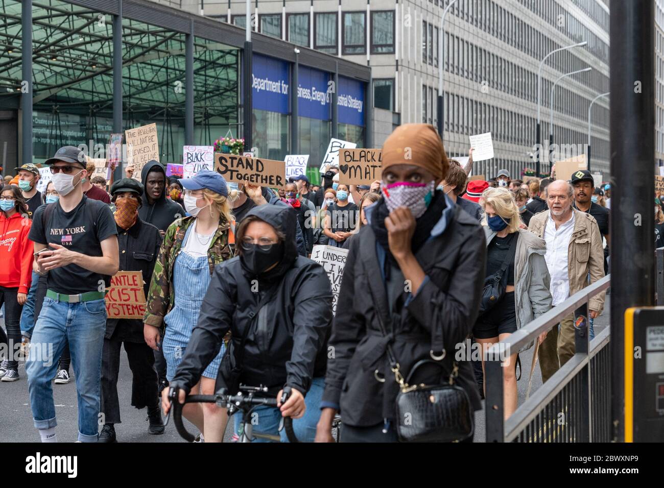 Londres, Reino Unido. 3 de junio de 2020. Black Lives Matter demostración en Whitehall Londres crédito: Ian Davidson/Alamy Live News Foto de stock