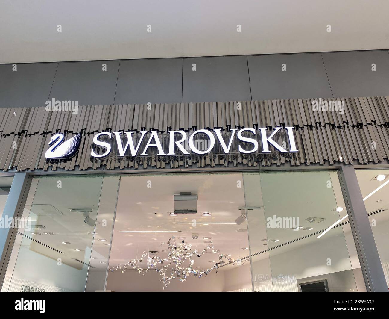Orlando,FL/USA-2/17/20: La tienda de joyas Swarovski en el centro comercial  de la milenia en Orlando, Florida Fotografía de stock - Alamy