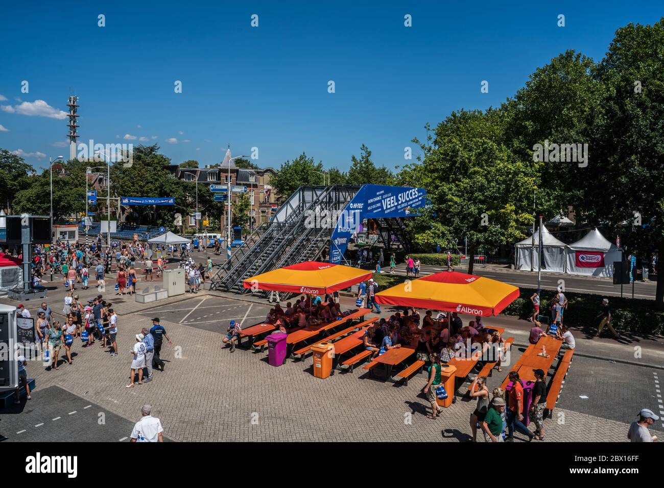 Nijmegen, Holanda 16 de julio de 2018 - Wedren en la marcha de cuatro días Foto de stock