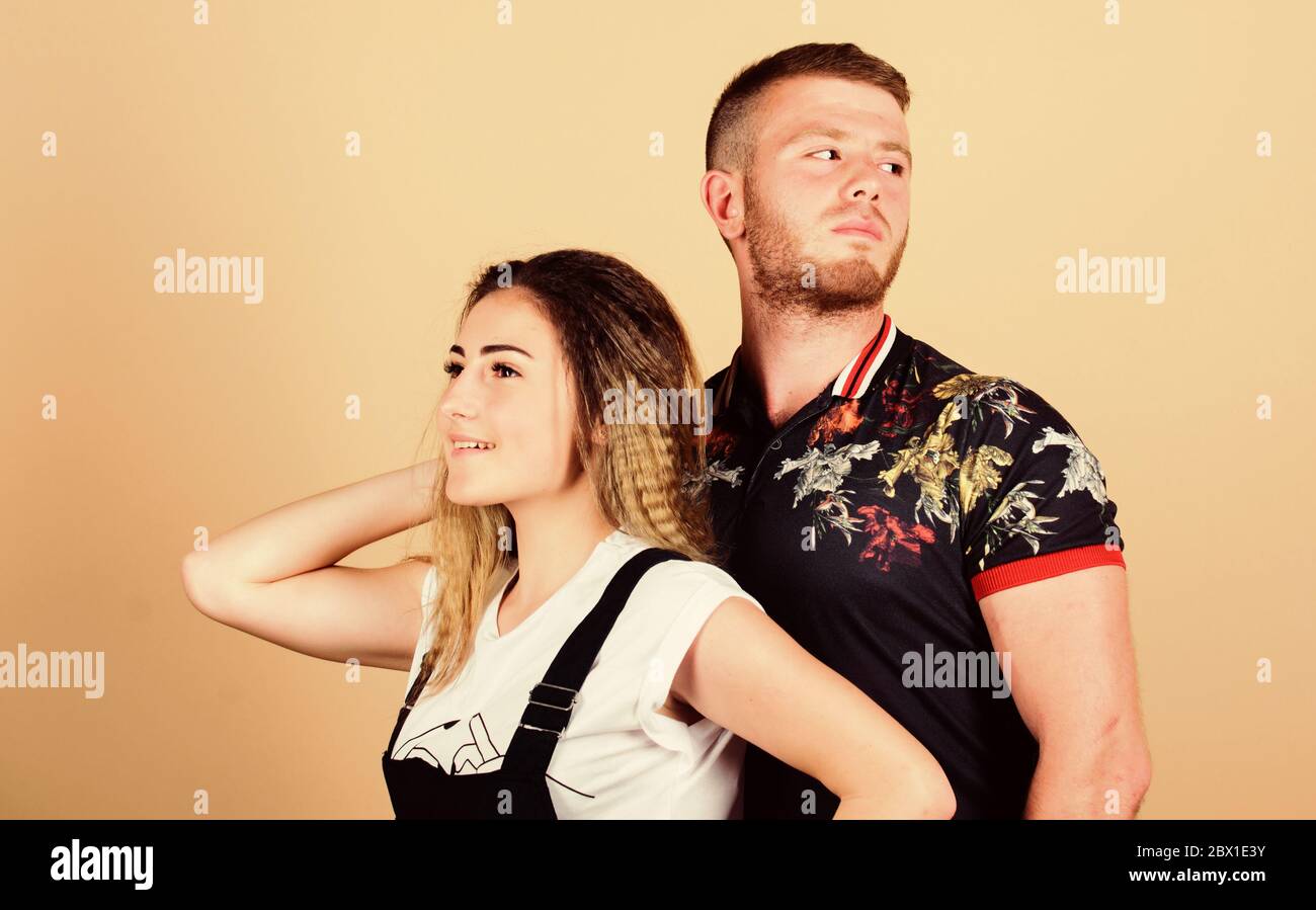 Lindo Y Dulce Relacion Es Sueno De Cada Chica En El Mundo Pareja En El Amor Par Objetivos Concepto Las Relaciones Romanticas El Hombre Y La Mujer De Fondo Beige El Amor