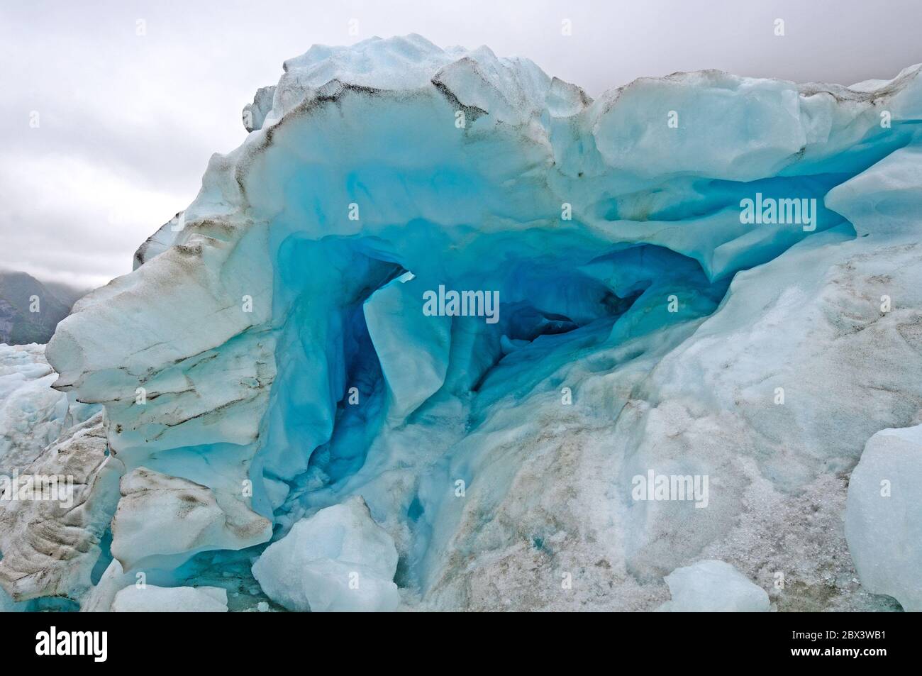 Hielo Azul en un Serac Glacial en el Glaciar Franz Josef en Nueva Zelanda Foto de stock