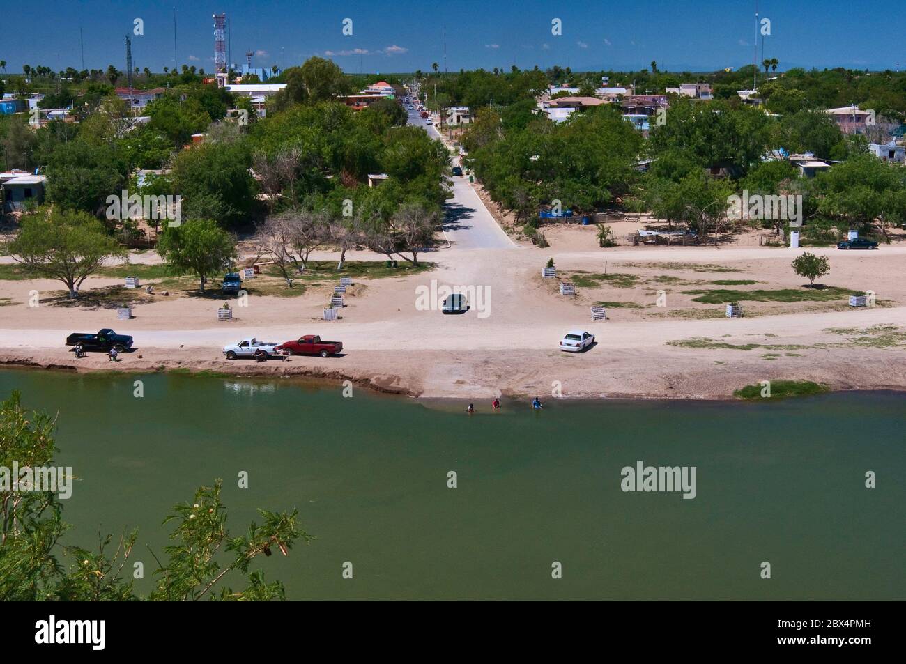 Ciudad Miguel Alemán, México, vista sobre Río Grande desde la plataforma de  observación Roma Bluffs en Roma, Texas, Estados Unidos Fotografía de stock  - Alamy