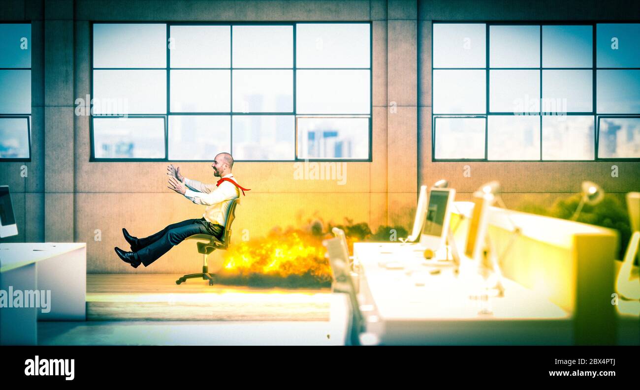 hombre de negocios en una silla que comienza rápidamente gracias a una propulsión. llamas y humo de la silla. puesta en marcha, ventaja, concepto de creatividad. Foto de stock