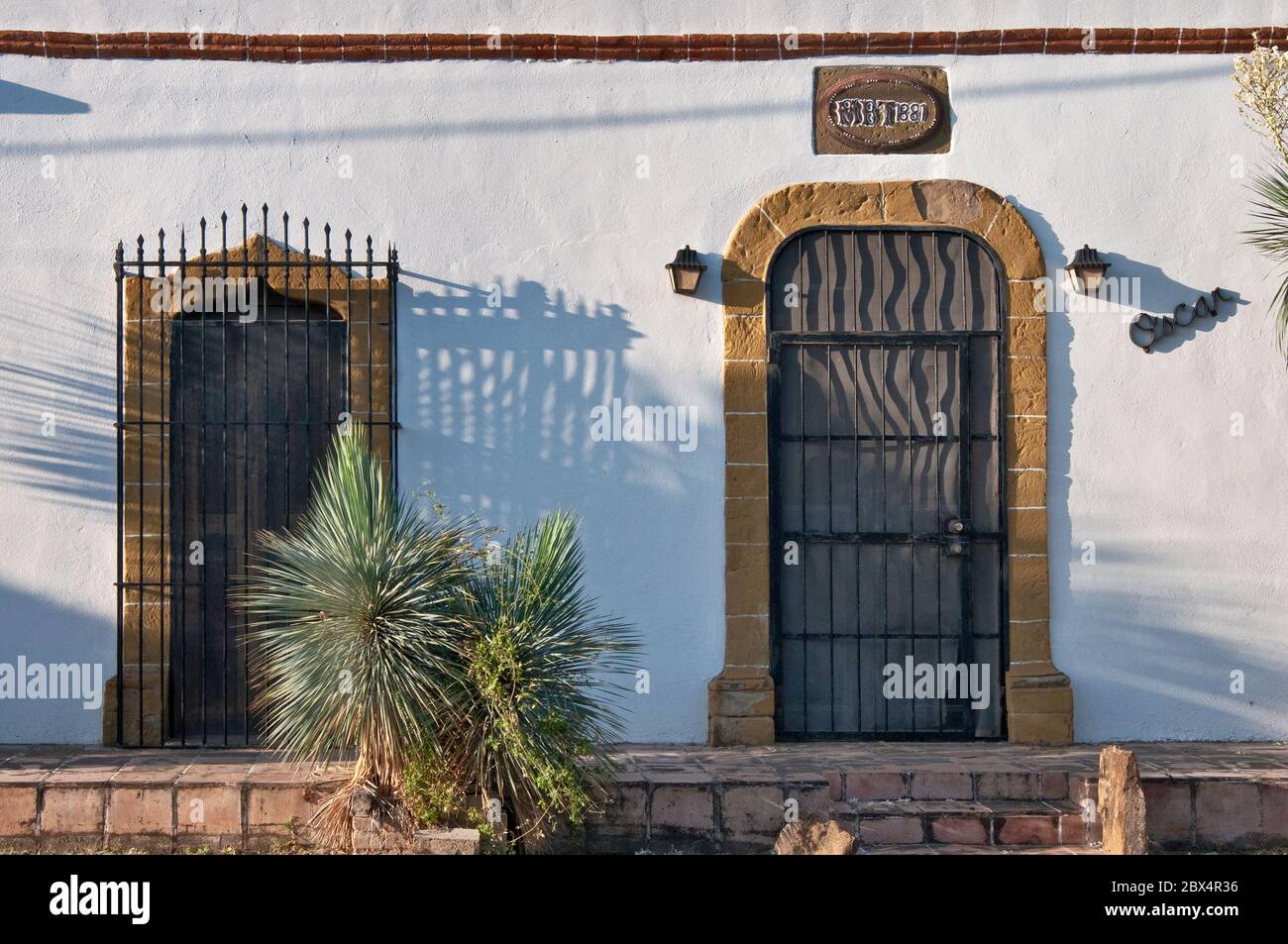 Detalle de la histórica Casa Manuel Benavides Trevino, 1881, cerca de Plaza Blas María Uribe en San Ygnacio cerca de Río Grande, South Texas Plains, Texas, EE.UU Foto de stock