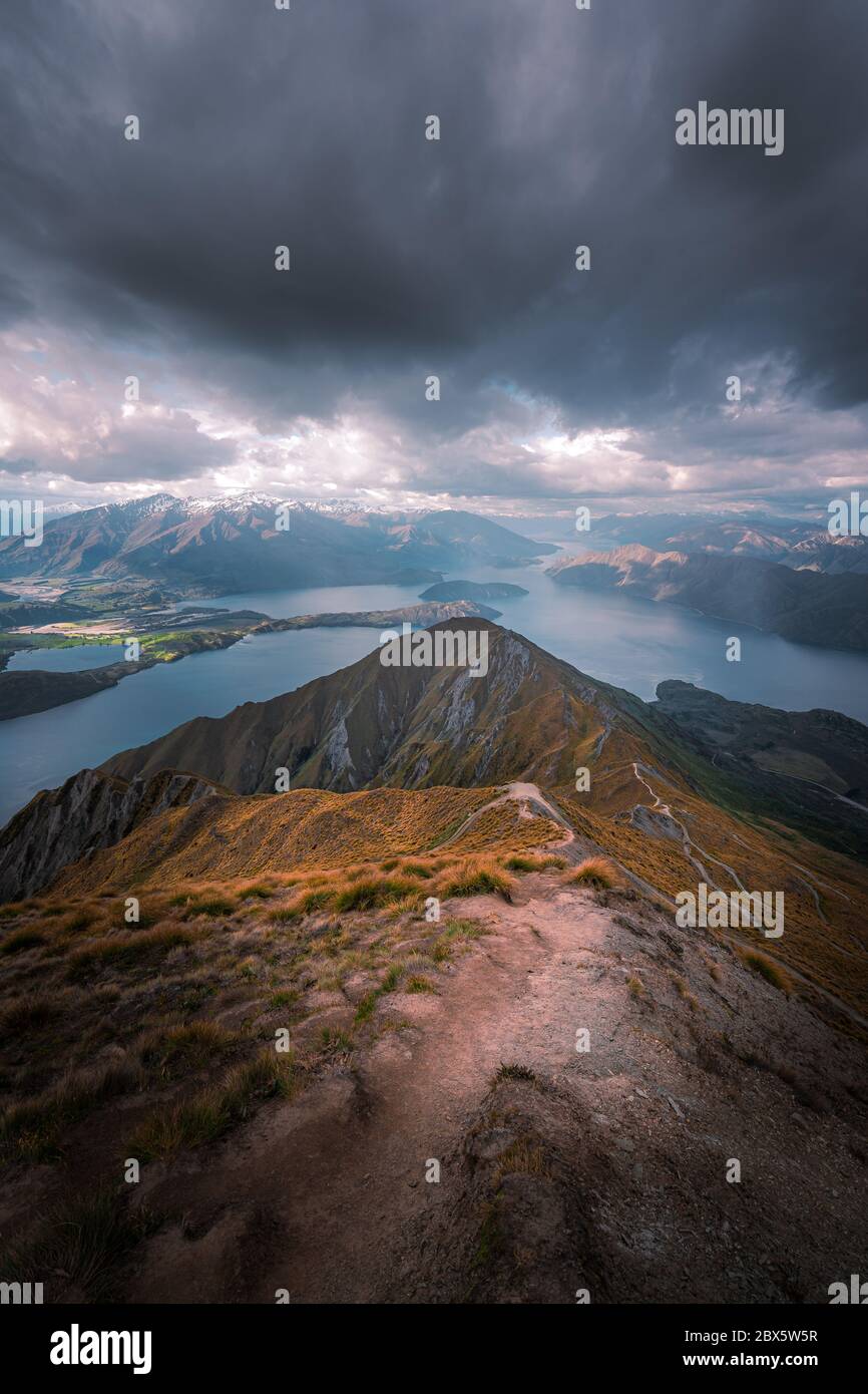 Vista desde Roy's Peak en el Lago Wanaka, Nueva Zelanda Foto de stock