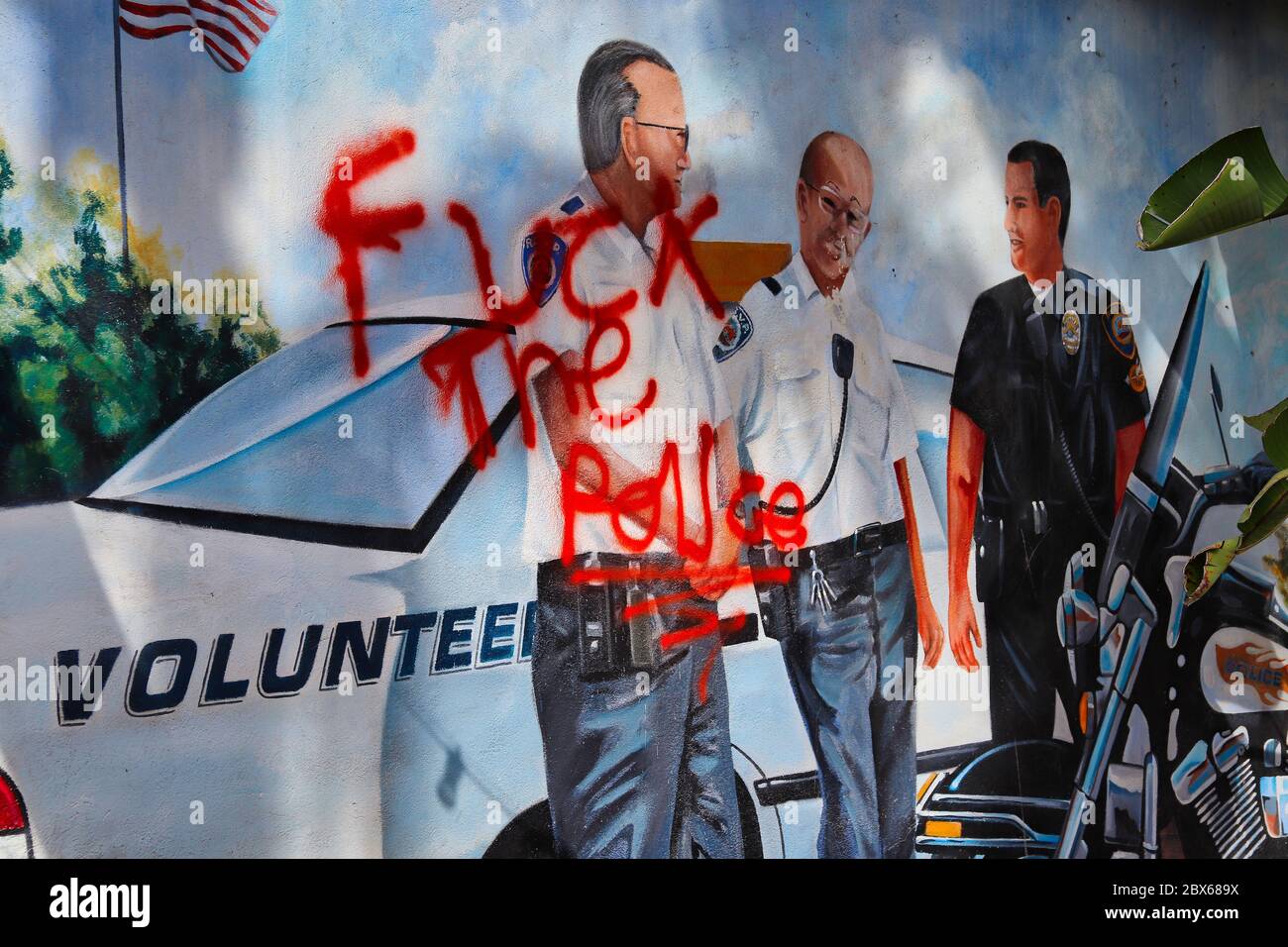 La Mesa, CA 31 de mayo de 2020 graffiti anti-policía en la Mesa tras vandalismo y saqueo durante la protesta sobre George Floyd Foto de stock