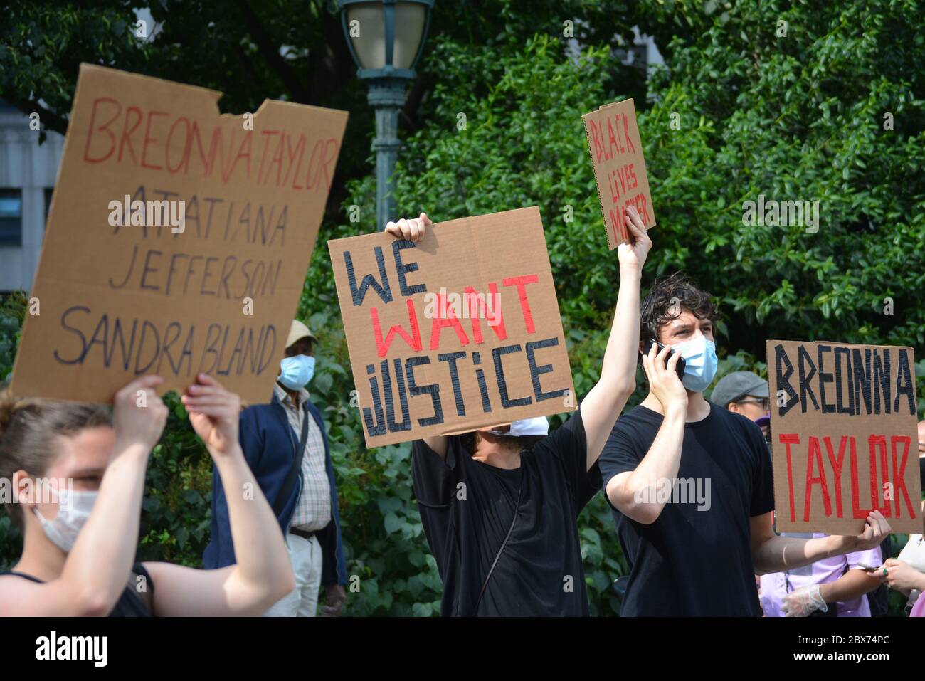 Protesta contra la brutalidad policial tras el asesinato de George Floyd por la policía de Minneapolis en la ciudad de Nueva York. Foto de stock