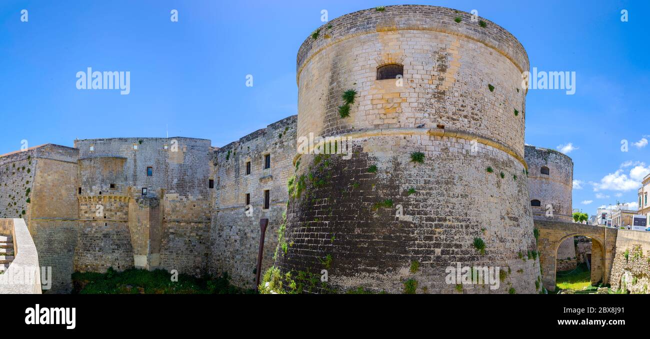 Castillo de Otranto. El imponente castillo en la ciudad iitaliana del sur de Otranto. Apulia. Italia Foto de stock