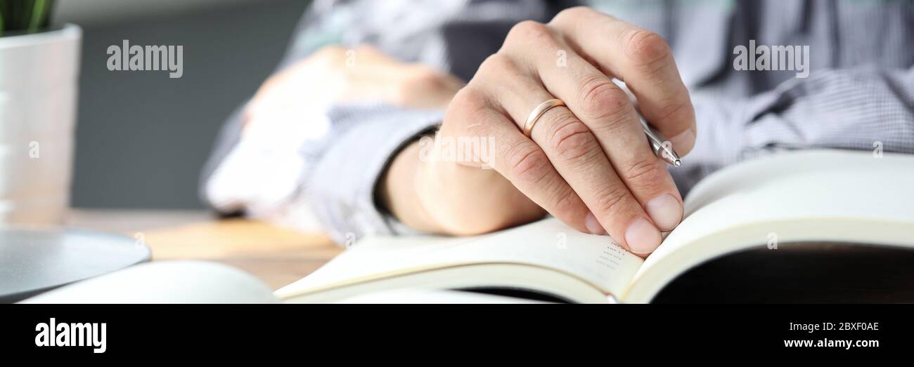 Investigación y preparación, ejecución de proyectos. Foto de stock