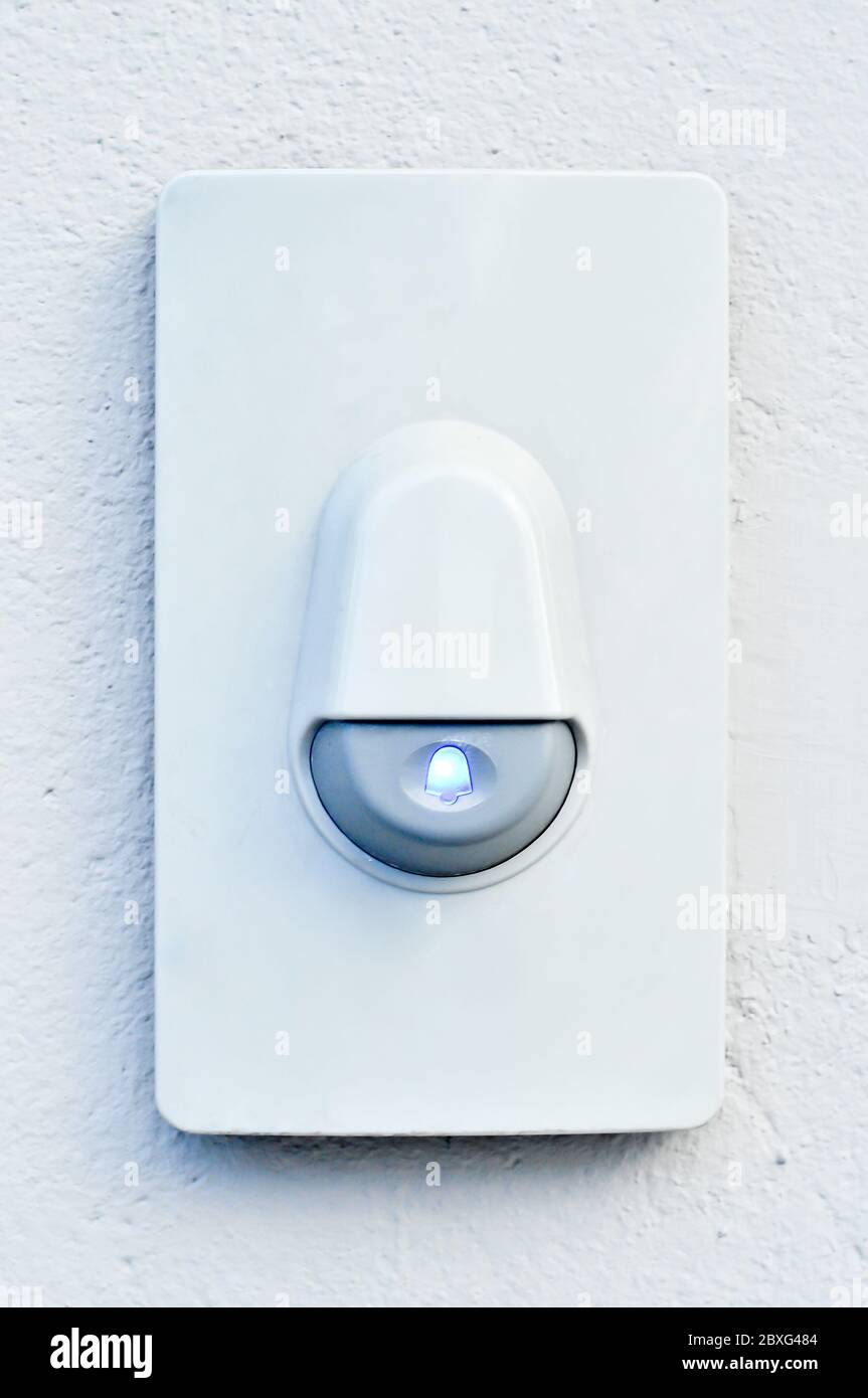 Interruptores de campana para ser instalado en la pared en casa. Foto de stock