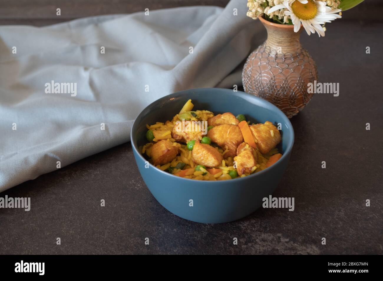 Nasi Goreng en el cuenco/ comida asiática Foto de stock