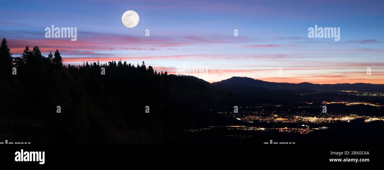 Paisaje urbano aéreo de noche, los Ángeles, California, EE.UU Foto de stock