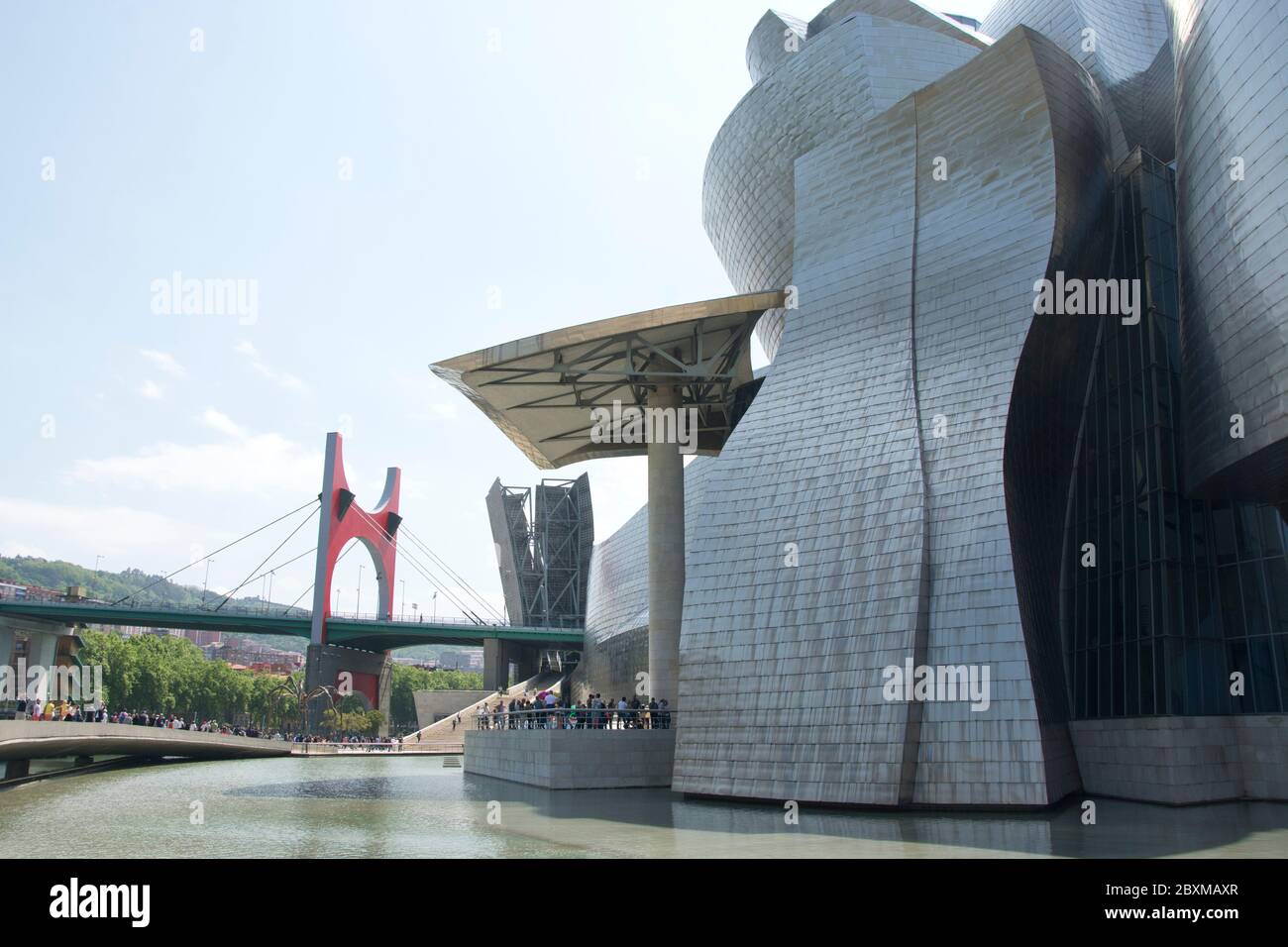 Museo Guggenheim das weltberühmte en Bilbao Foto de stock