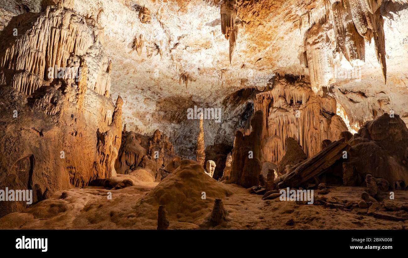 La cueva subterránea es una maravilla geológica Foto de stock