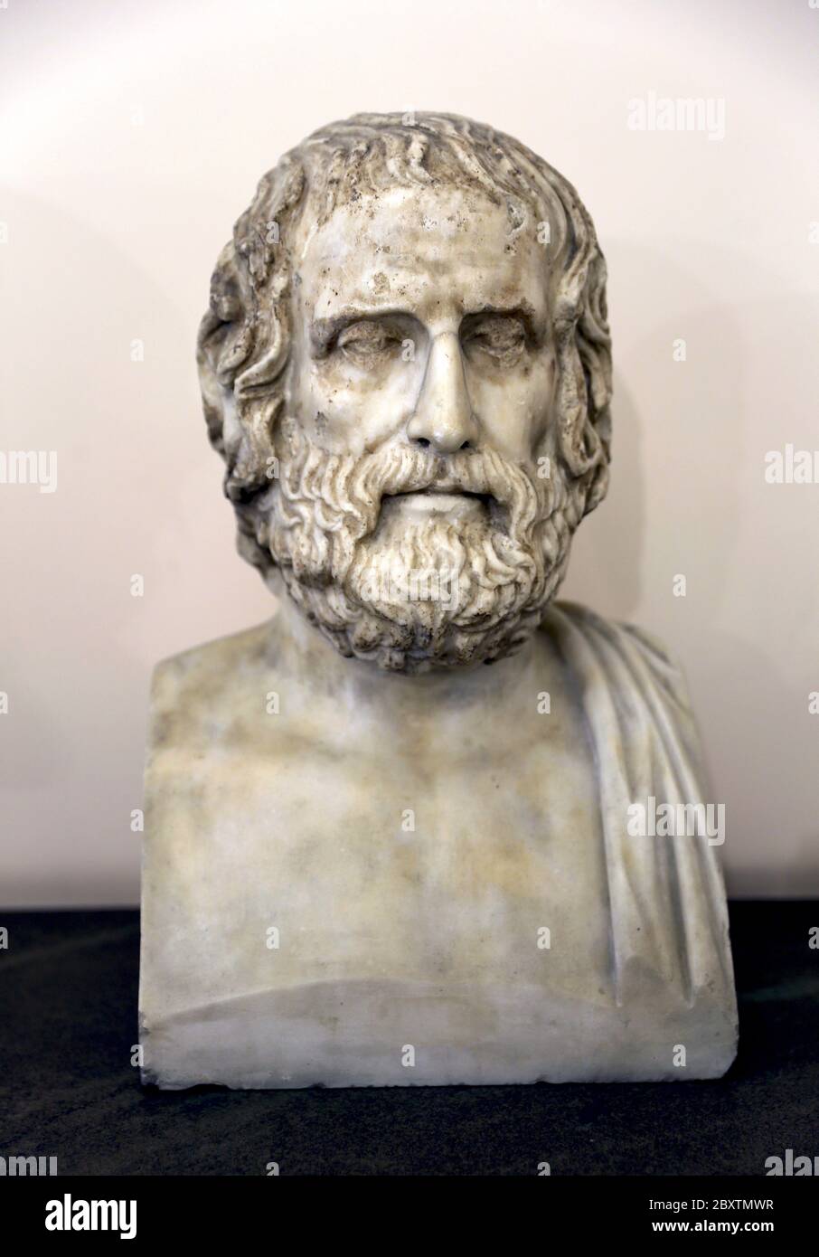El poeta trágico Eurípides (c. 484 - 406 AC). Busto romano, 1 o 2 º centavo AD. Copia de un original griego. Museo Arqueológico de Nápoles. Italia. Foto de stock